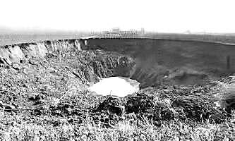 林地驚現(xiàn)“天坑”，竟是違規(guī)采礦所致青海水土保持代辦公司